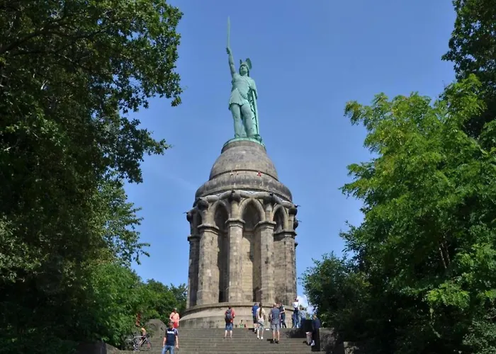 Im Teutoburger Wald Externsteine * Nieheim
